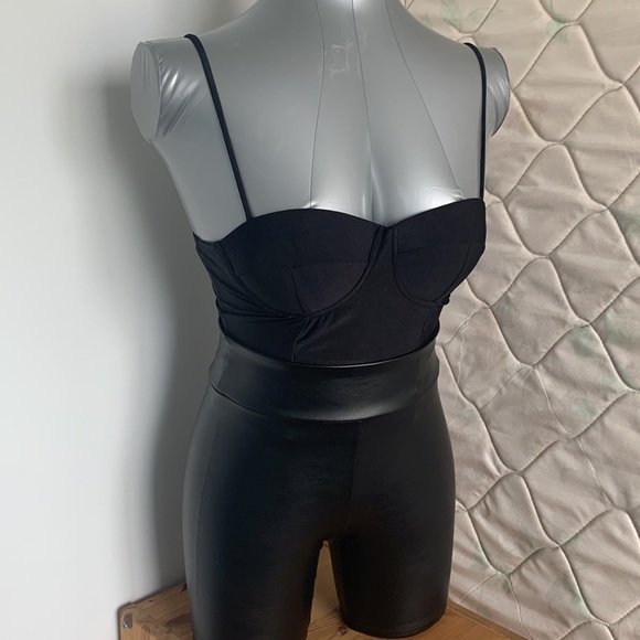 GARAGE Spandex Shorts - Picture 4 of 4